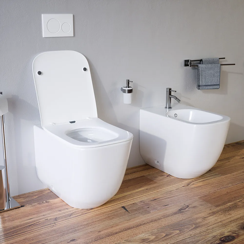 Sanitari filomuro in ceramica bianco lucido vaso tornado silent flush sedile soft-close e bidet | Riga Sanitari filomuro in ceramica bianco lucido vaso tornado silent flush sedile soft-close e bidet | Riga