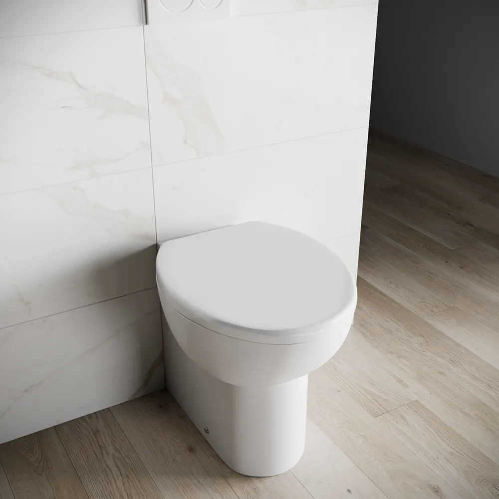 Vaso WC filomuro in ceramica bianco lucido con sedile soft-close | Doha Vaso WC filomuro in ceramica bianco lucido con sedile soft-close | Doha