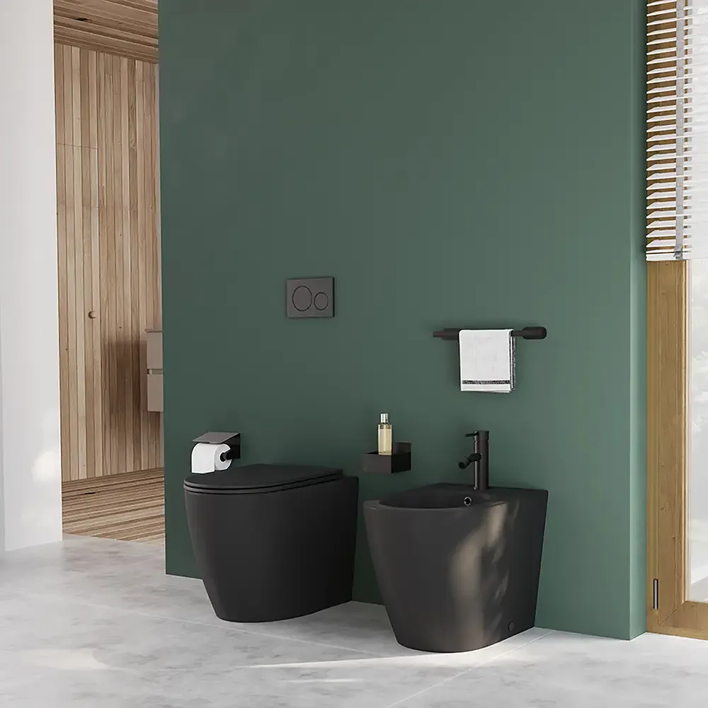 Coppia di sanitari filomuro ceramica nero opaco vaso rimless copriwc soft-close e bidet | Europa Small Coppia di sanitari filomuro ceramica nero opaco vaso rimless copriwc soft-close e bidet | Europa Small