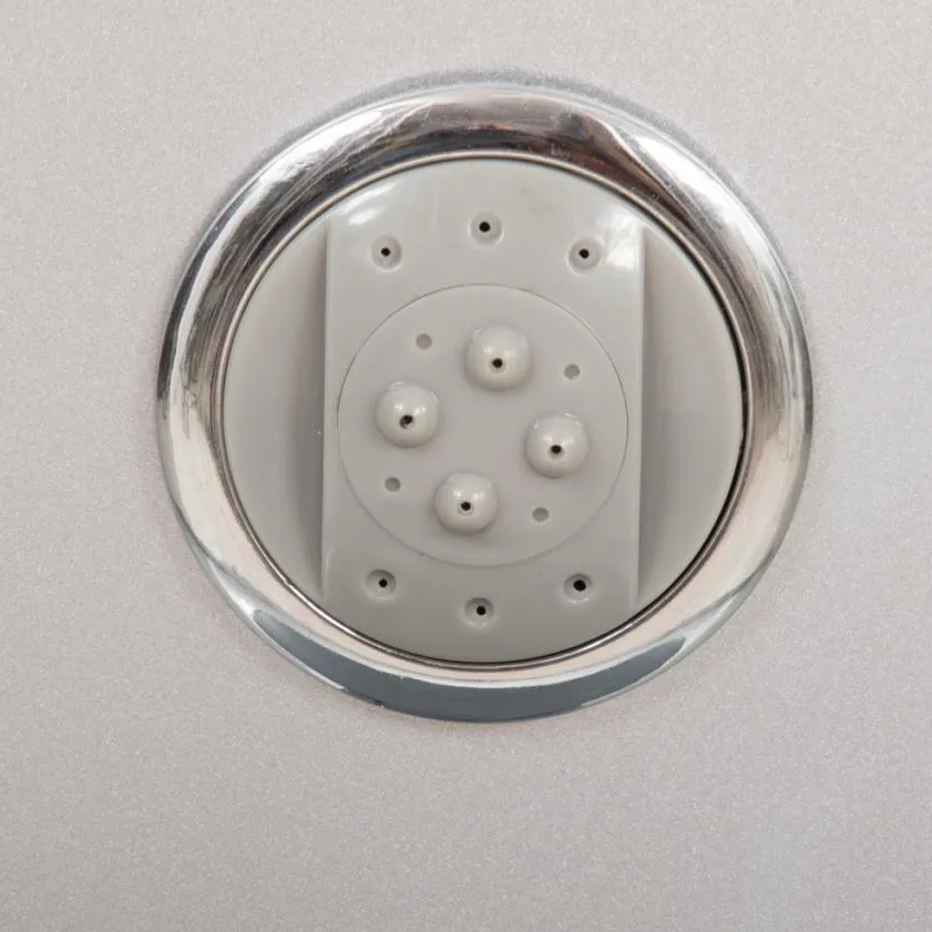 Dettaglio dell'idrogetto regolabile doccia idromassaggio mod. Sylt di Parama Dettaglio dell'idrogetto regolabile doccia idromassaggio mod. Sylt di Parama