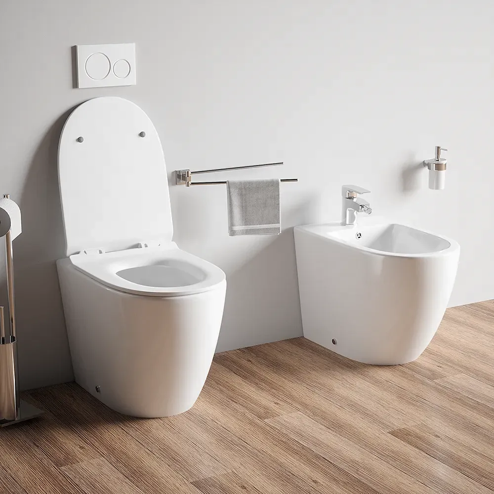 Sanitari filo muro in ceramica vaso + bidet + sedile slim soft close | Roma Sanitari filo muro in ceramica vaso + bidet + sedile slim soft close | Roma