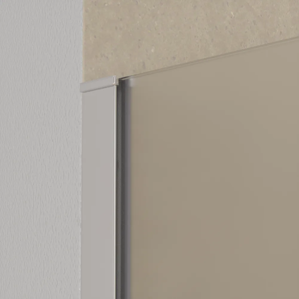 Dettaglio profilo in alluminio cromato del vetro doccia walk in Keros con vetro temperato 8mm opaco Dettaglio profilo in alluminio cromato del vetro doccia walk in Keros con vetro temperato 8mm opaco