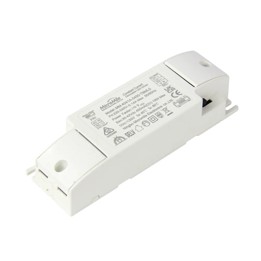 Alimentatore dimmerabile TRIAC per pannelli LED da 18W
