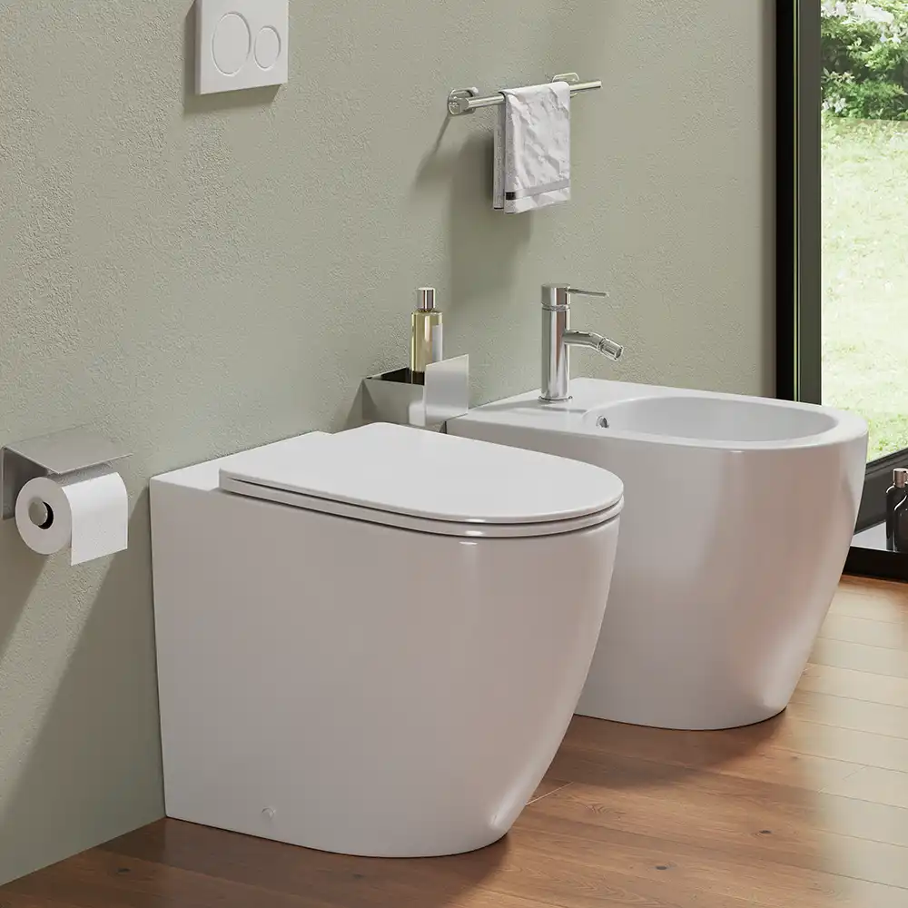 Sanitari filomuro in ceramica wc+bidet rimless mod. Europa bianco lucido - Vista diagonale Sanitari filomuro in ceramica wc+bidet rimless mod. Europa bianco lucido - Vista diagonale