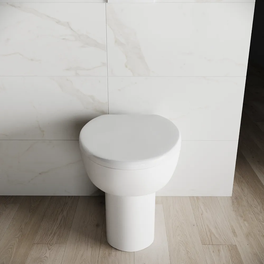 Vaso WC filomuro in ceramica bianco lucido con sedile soft-close | Doha Vaso WC filomuro in ceramica bianco lucido con sedile soft-close | Doha
