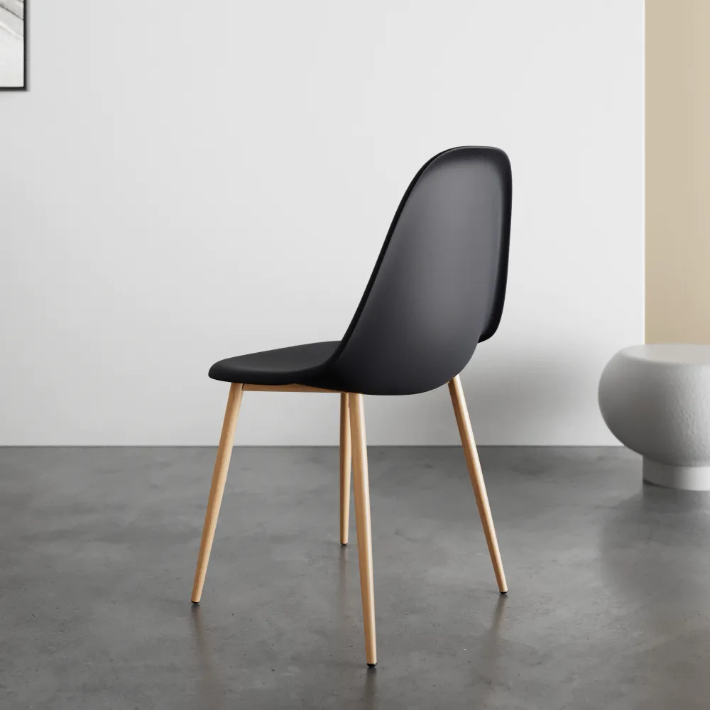 Set 4 sedie seduta in polipropilene nera e gambe effetto legno | Alice Set 4 sedie seduta in polipropilene nera e gambe effetto legno | Alice