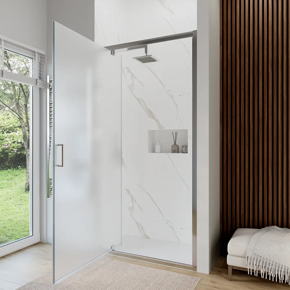 Nicchia doccia a battente mod. Apulia con cristallo temperato 6mm opaco e profili cromo Nicchia doccia a battente mod. Apulia con cristallo temperato 6mm opaco e profili cromo