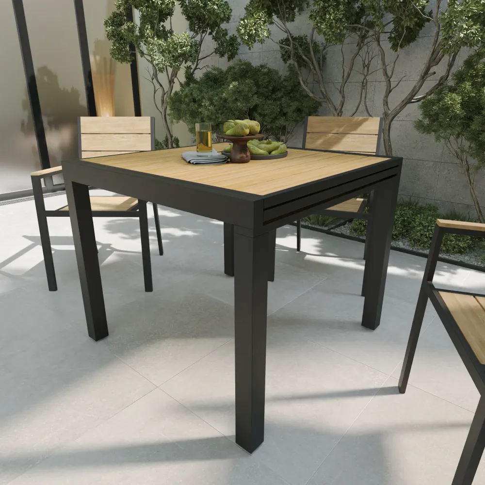 Tavolo da esterno rettangolare in alluminio nero allungabile 90/180x90x74cm con top a doghe in polywood effetto legno| Camir Tavolo da esterno rettangolare in alluminio nero allungabile 90/180x90x74cm con top a doghe in polywood effetto legno| Camir