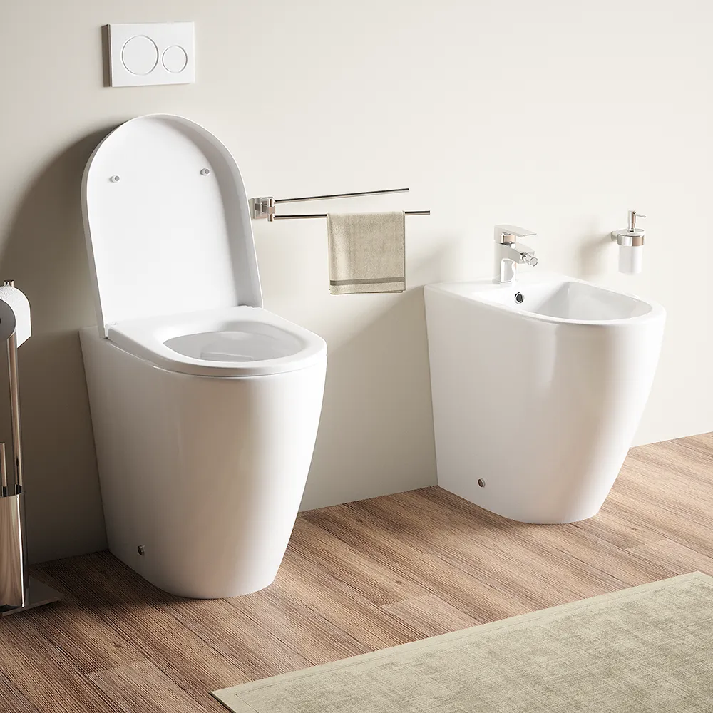 Coppia sanitari filomuro vaso rimless h 50 cm sedile soft-close e bidet | Roma Comfort Coppia sanitari filomuro vaso rimless h 50 cm sedile soft-close e bidet | Roma Comfort