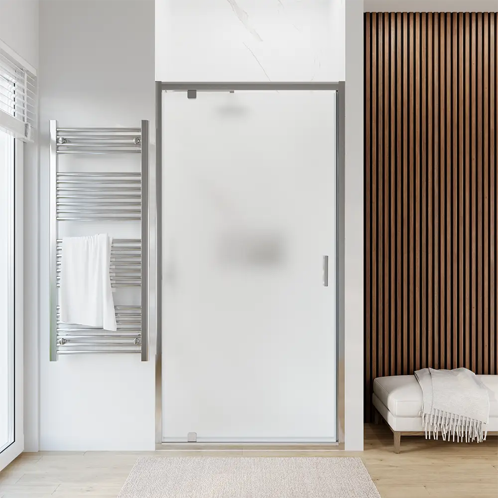 Foto frontale della nicchia doccia mod. Apulia porta battente vetro temperato opaco Foto frontale della nicchia doccia mod. Apulia porta battente vetro temperato opaco