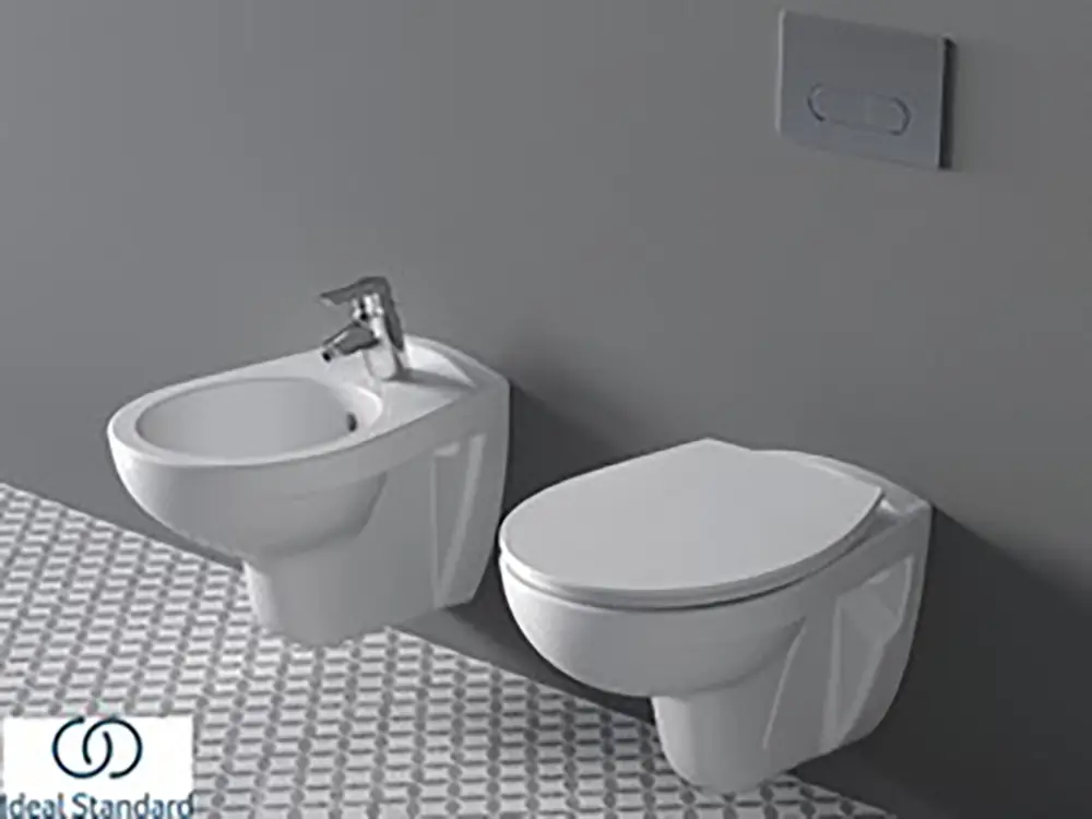 IDEAL STANDARD Coppia di sanitari sospesi: Bidet e Wc con sedile con cerniere in plastica | Eurovit IDEAL STANDARD Coppia di sanitari sospesi: Bidet e Wc con sedile con cerniere in plastica | Eurovit