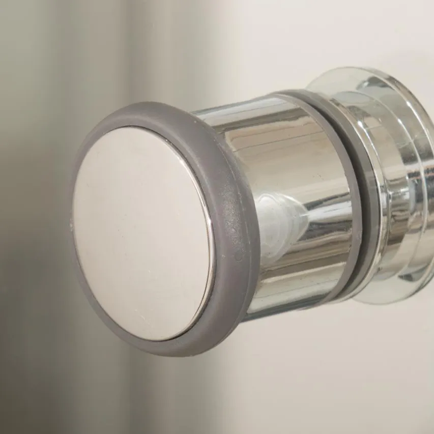 Dettaglio pomello per apertura scorrevole doccia idromassaggio mod. Sylt di Parama Dettaglio pomello per apertura scorrevole doccia idromassaggio mod. Sylt di Parama