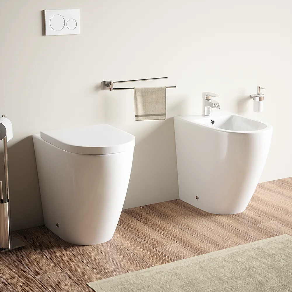 Coppia sanitari filomuro vaso rimless h 50 cm sedile soft-close e bidet | Roma Comfort Coppia sanitari filomuro vaso rimless h 50 cm sedile soft-close e bidet | Roma Comfort